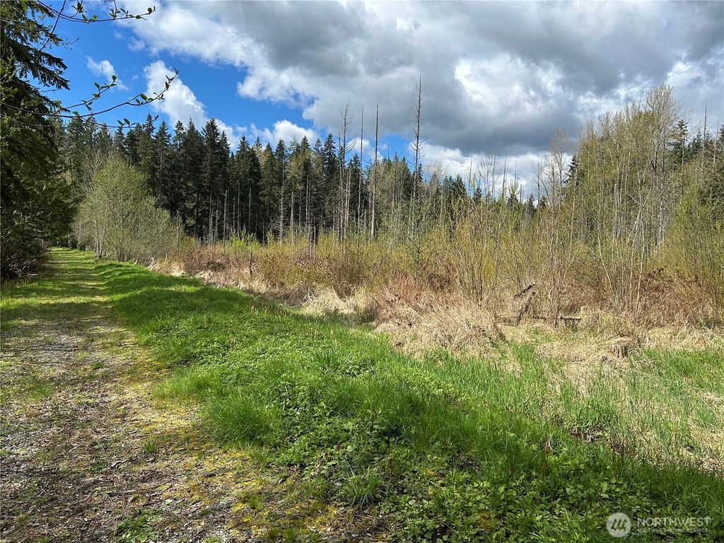 Photo of 8624 224th Avenue NE, Redmond, WA 98053 (MLS # 2508346)