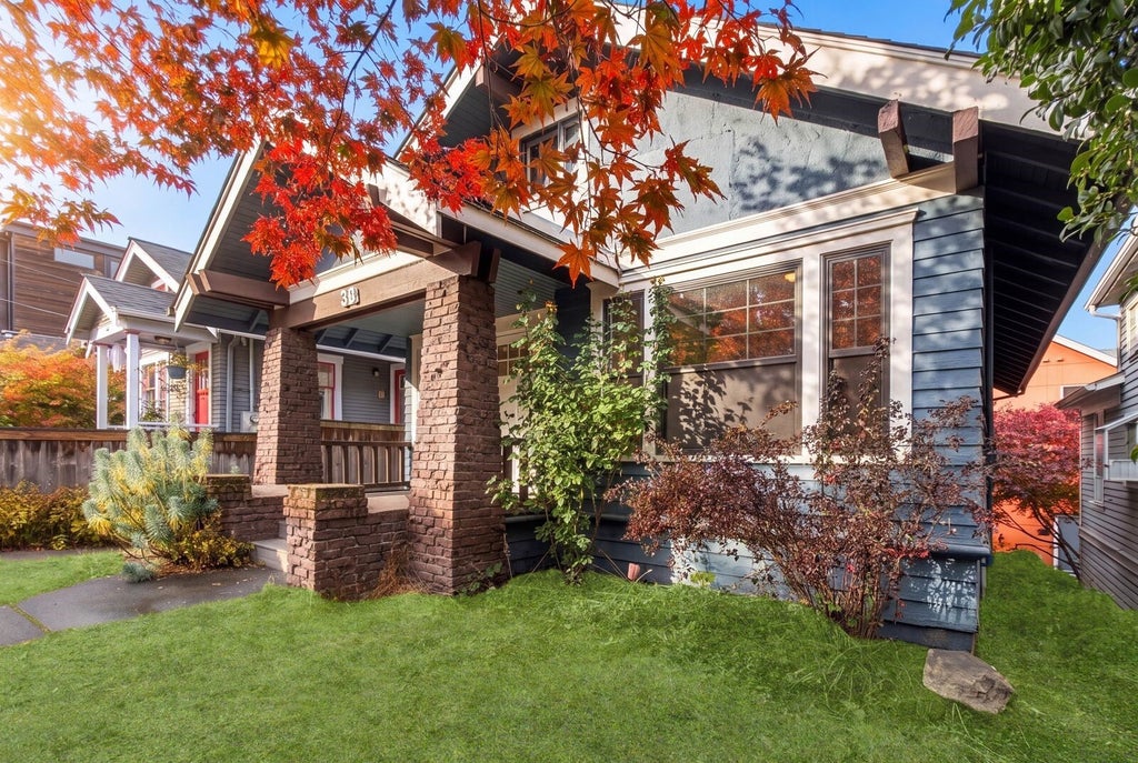 Photo of 38 Florentia Street, Seattle, WA 98109 (MLS # 2598335)