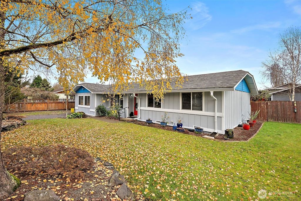 Photo of 1117 17th Street SW, Puyallup, WA 98371 (MLS # 2462979)