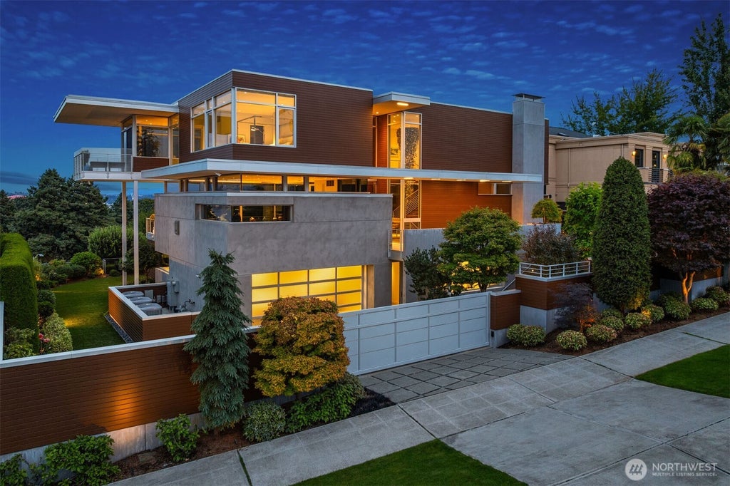 Photo of 1124 Sunset Avenue SW, Seattle, WA 98116 (MLS # 2591845)