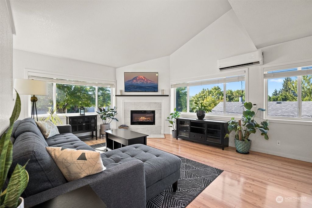 Photo of 7222 16th Avenue SW, Seattle, WA 98106 (MLS # 2144831)