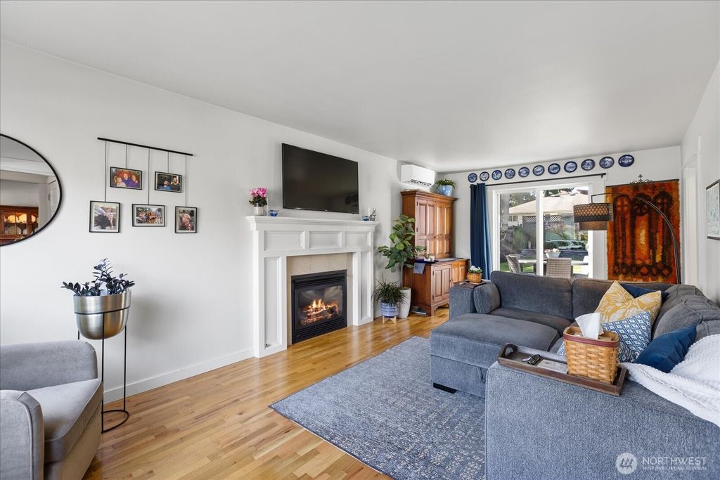 Photo of 6721 22nd Avenue NW, Seattle, WA 98117 (MLS # 2486405)