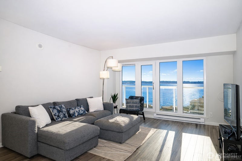 121 Vine Street 1702