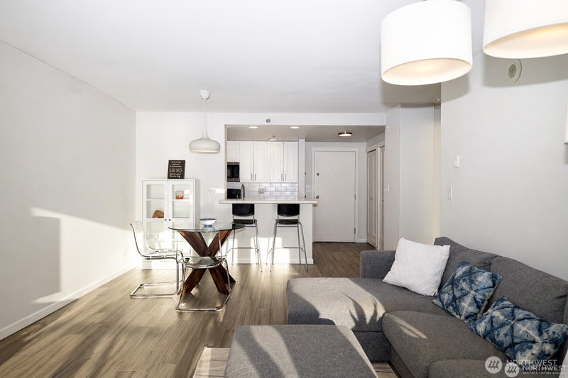 121 Vine Street 1702