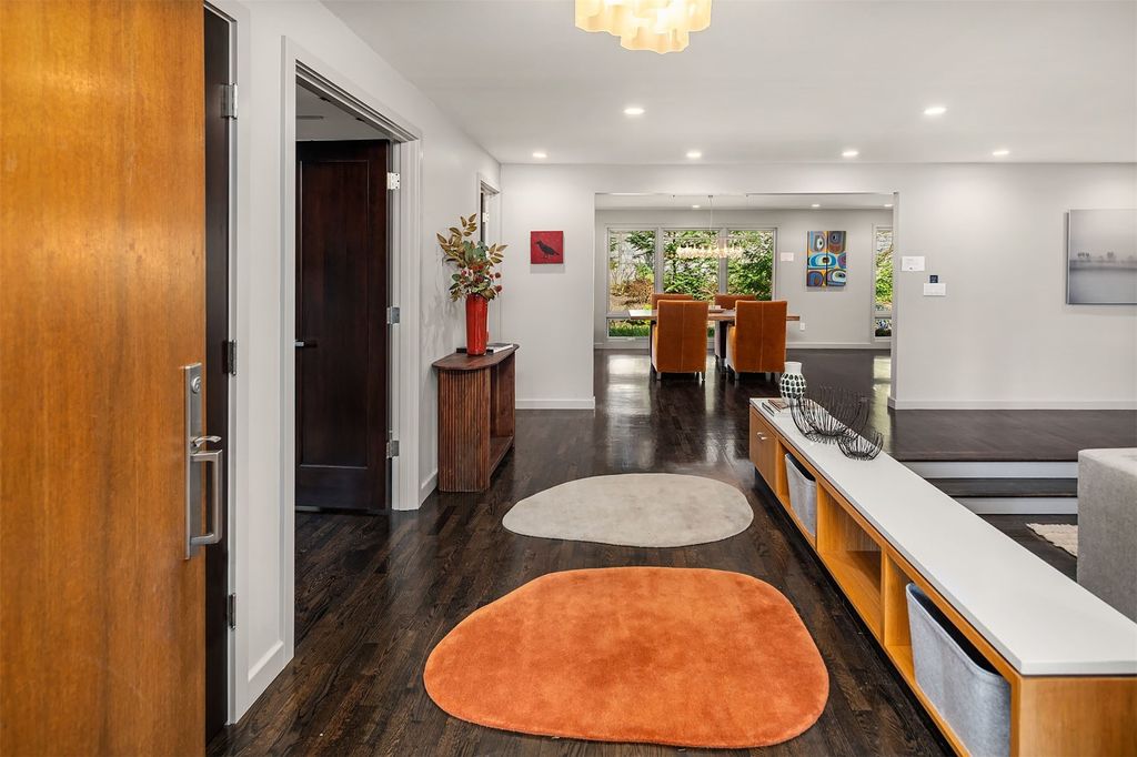 Photo of 7 Lewis Lane, Mercer Island, WA 98040 (MLS # 2465745)