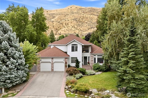 Photo of 2005 Center Court Drive, Wenatchee, WA 98801 (MLS # 2588342)