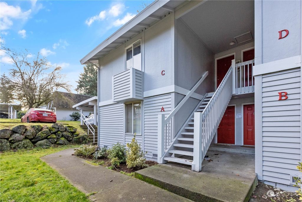 Photo of 19 S 338th Place, Federal Way, WA 98003 (MLS # 2324479)