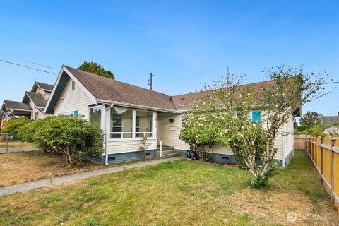 Photo of 1911 17th Street, Everett, WA 98201 (MLS # 2578681)