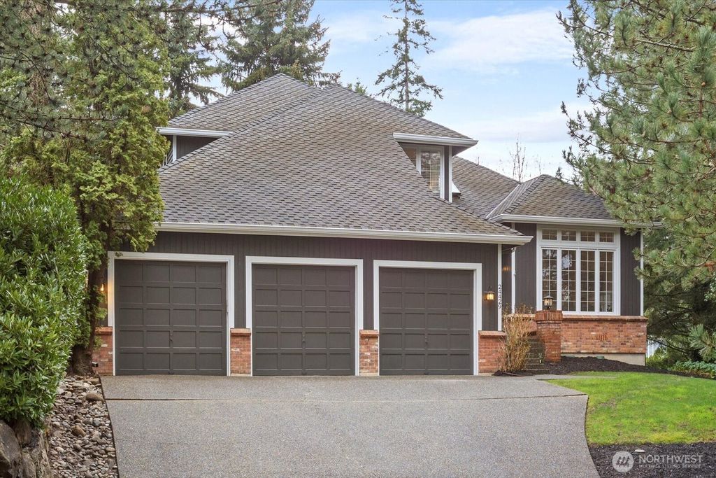 Photo of 24429 SE 42nd Pl Place, Sammamish, WA 98029 (MLS # 2334125)