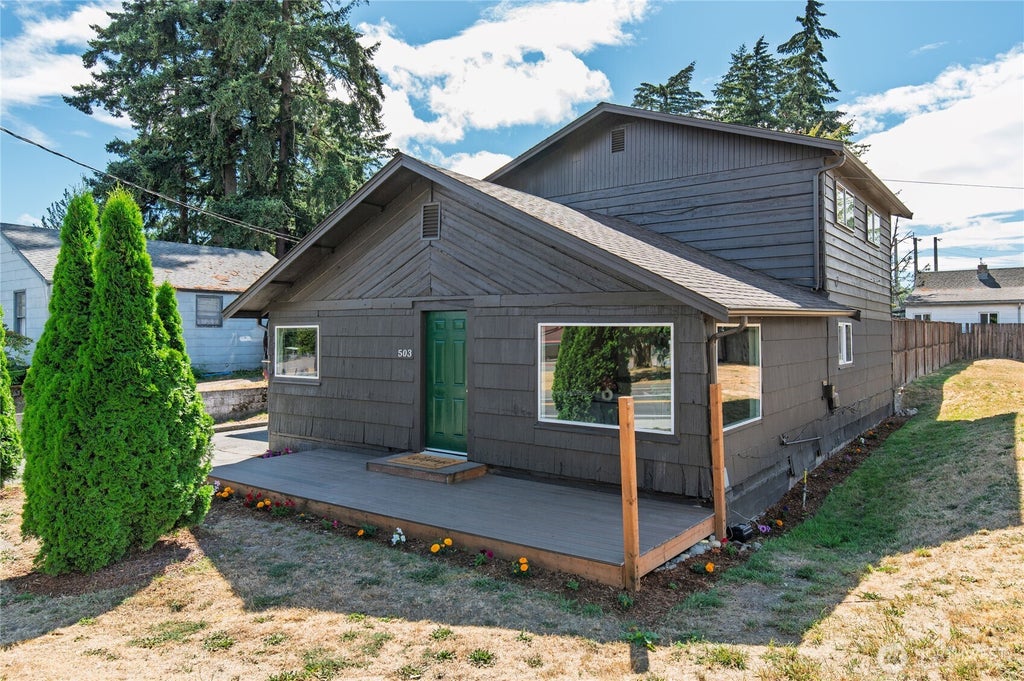 Photo of 503 S National Avenue, Bremerton, WA 98312 (MLS # 2559036)