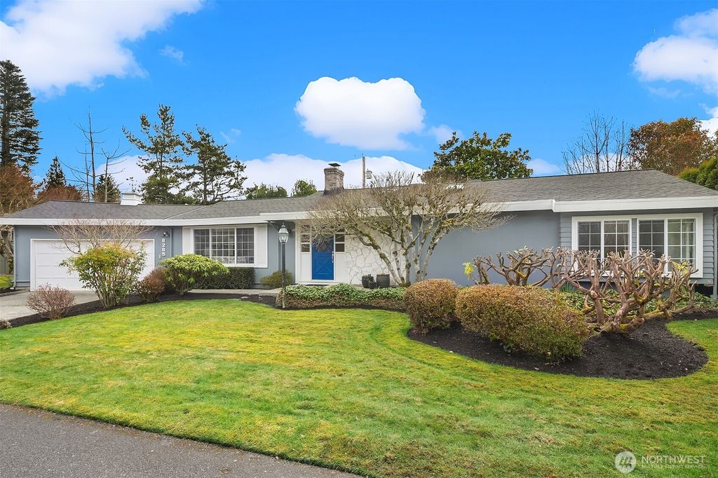 Photo of 8285 SE 34th Street, Mercer Island, WA 98040 (MLS # 2349335)