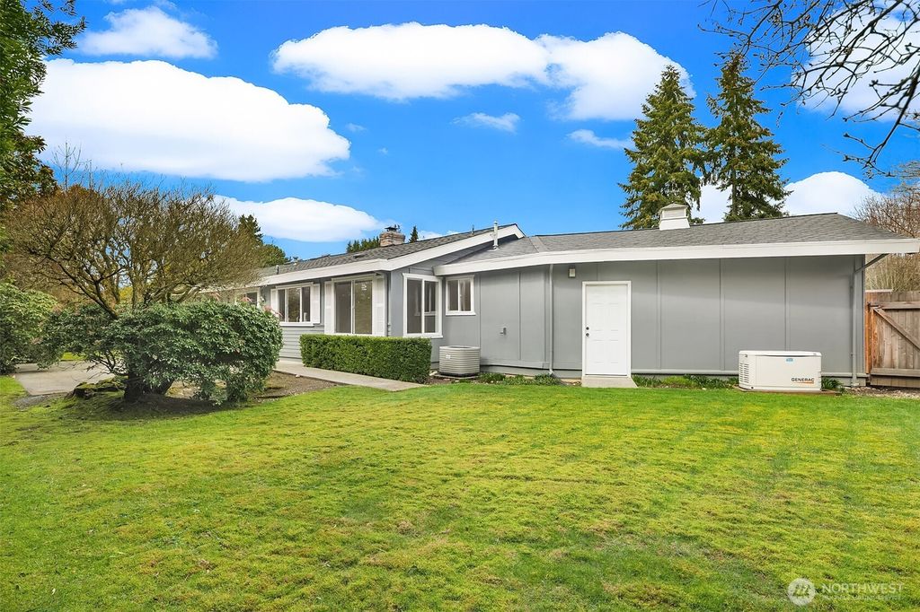 Photo of 8285 SE 34th Street, Mercer Island, WA 98040 (MLS # 2349335)