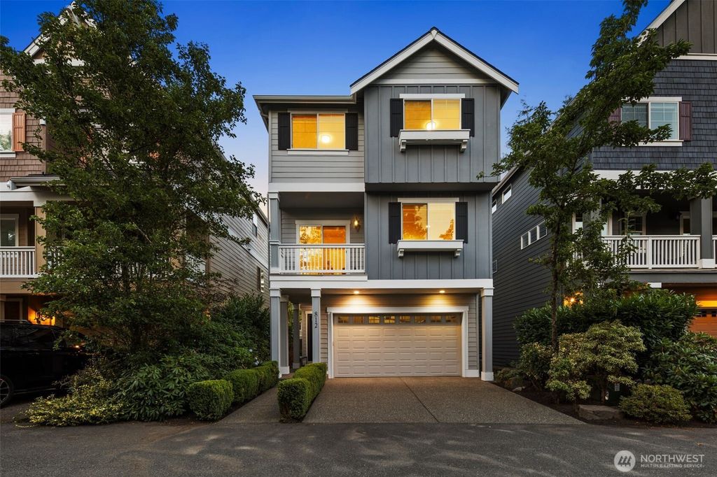 Photo of 812 6th Avenue NW, Issaquah, WA 98027 (MLS # 2398384)