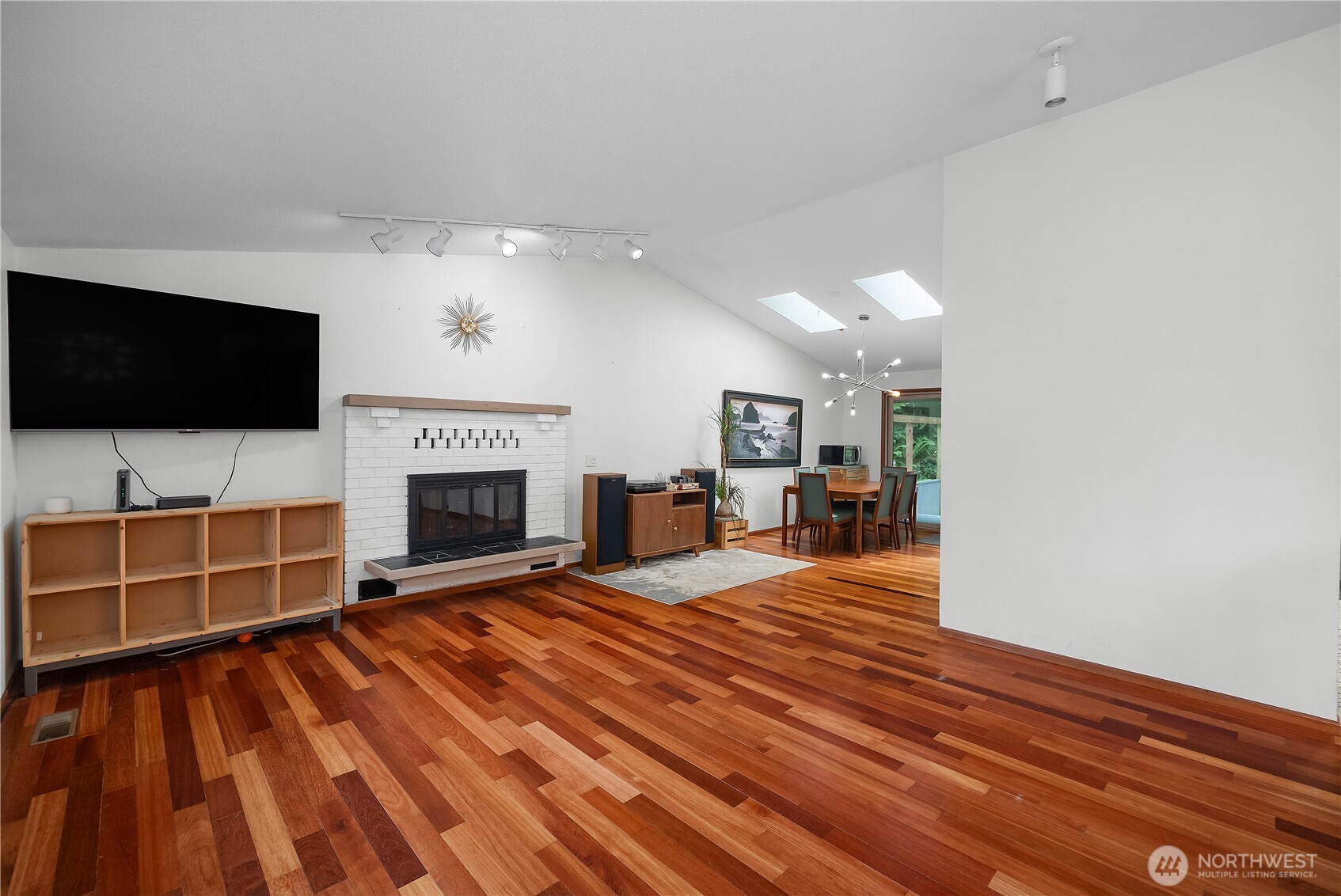 2139 Lakemoor