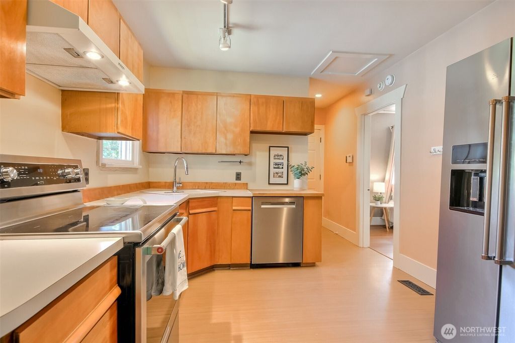 Photo of 5618 35th Avenue SW, Seattle, WA 98126 (MLS # 2404492)