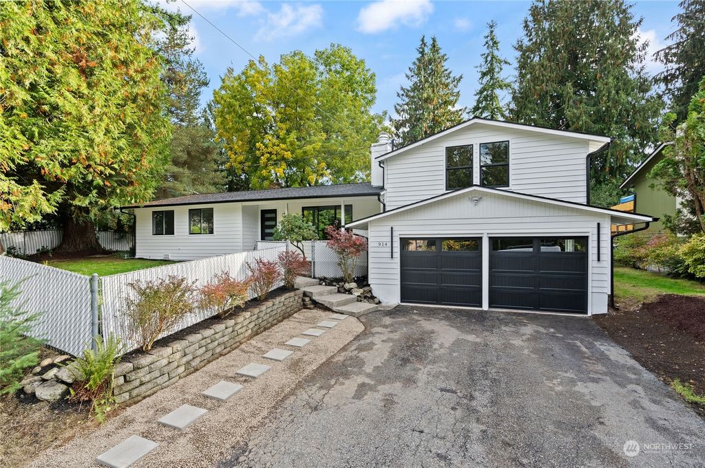 Photo of 914 198th Place SW, Lynnwood, WA 98036 (MLS # 2168881)