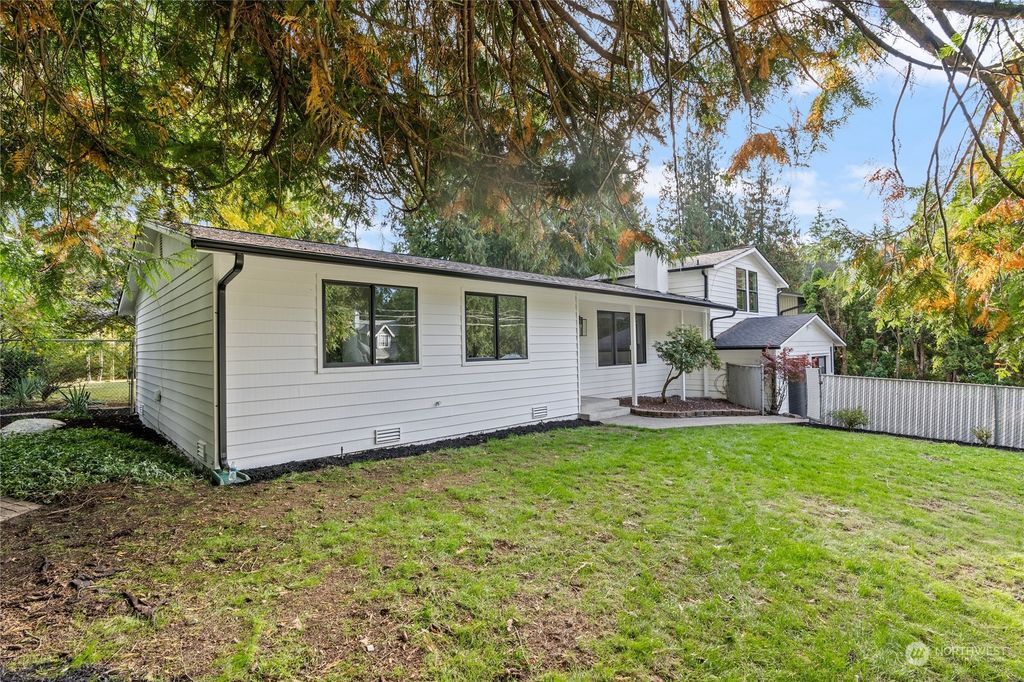 Photo of 914 198th Place SW, Lynnwood, WA 98036 (MLS # 2168881)