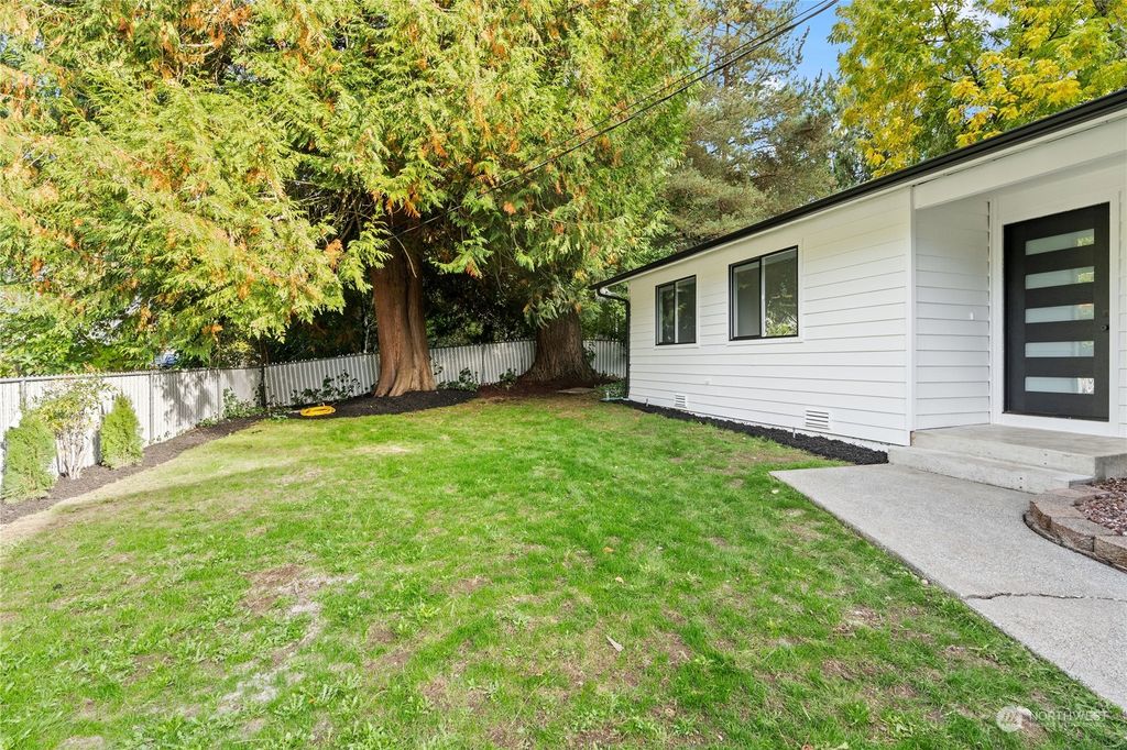 Photo of 914 198th Place SW, Lynnwood, WA 98036 (MLS # 2168881)