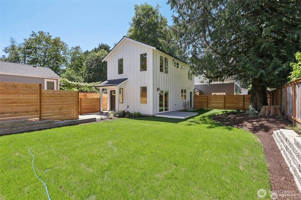 Photo of 11737 38th Avenue NE #B, Seattle, WA 98125 (MLS # 2414013)