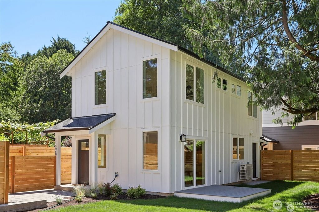 Photo of 11737 38th Avenue NE #B, Seattle, WA 98125 (MLS # 2414013)