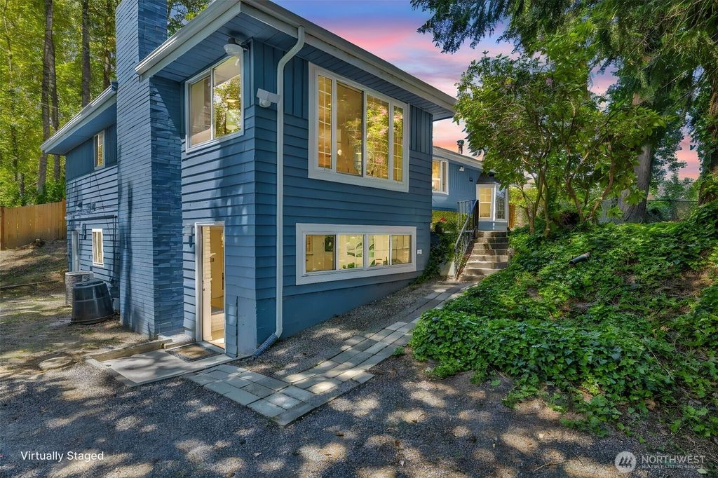 Photo of 959 Hoquiam Avenue NE, Renton, WA 98059 (MLS # 2517524)