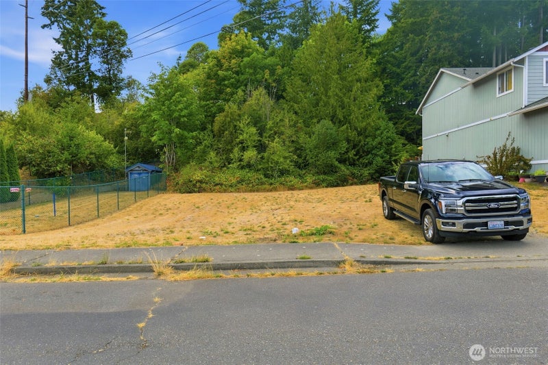 1633 & 1637 Sound Ridge Drive