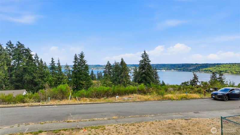1633 & 1637 Sound Ridge Drive