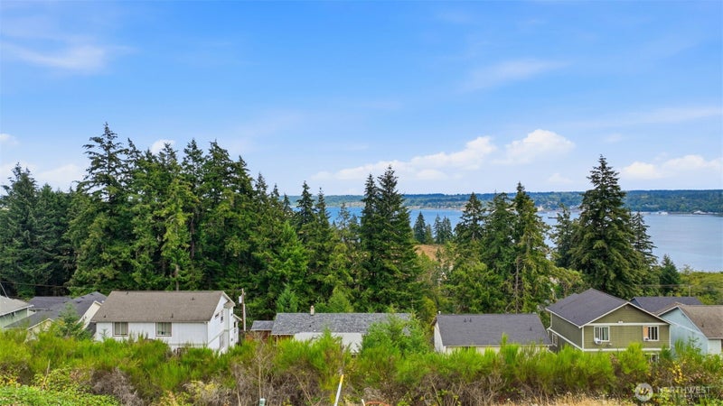 1633 & 1637 Sound Ridge Drive