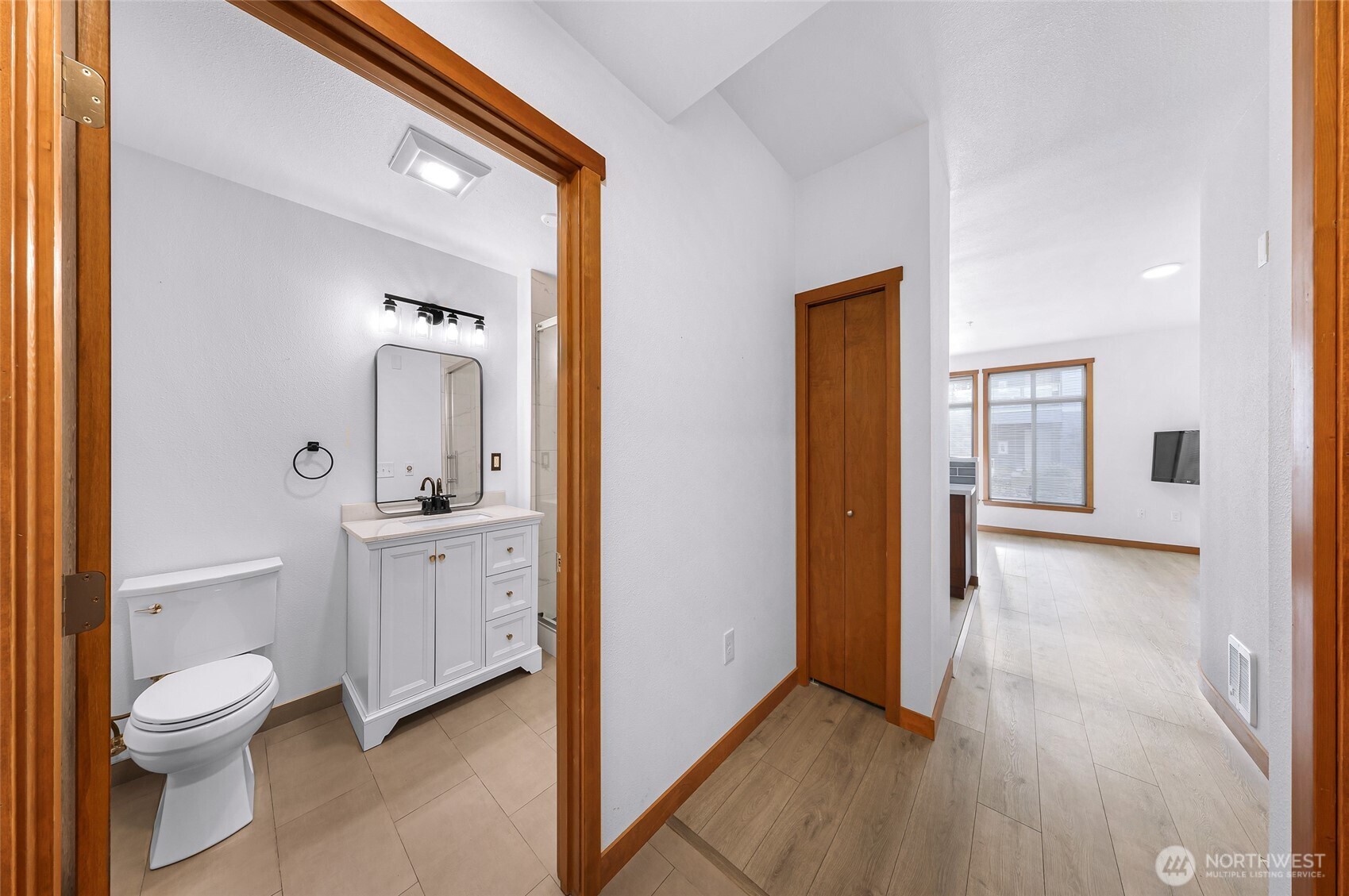 910 Gladstone Street 108