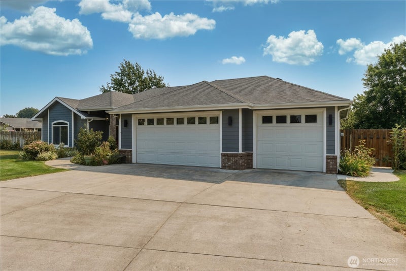 18 Sterling Lane