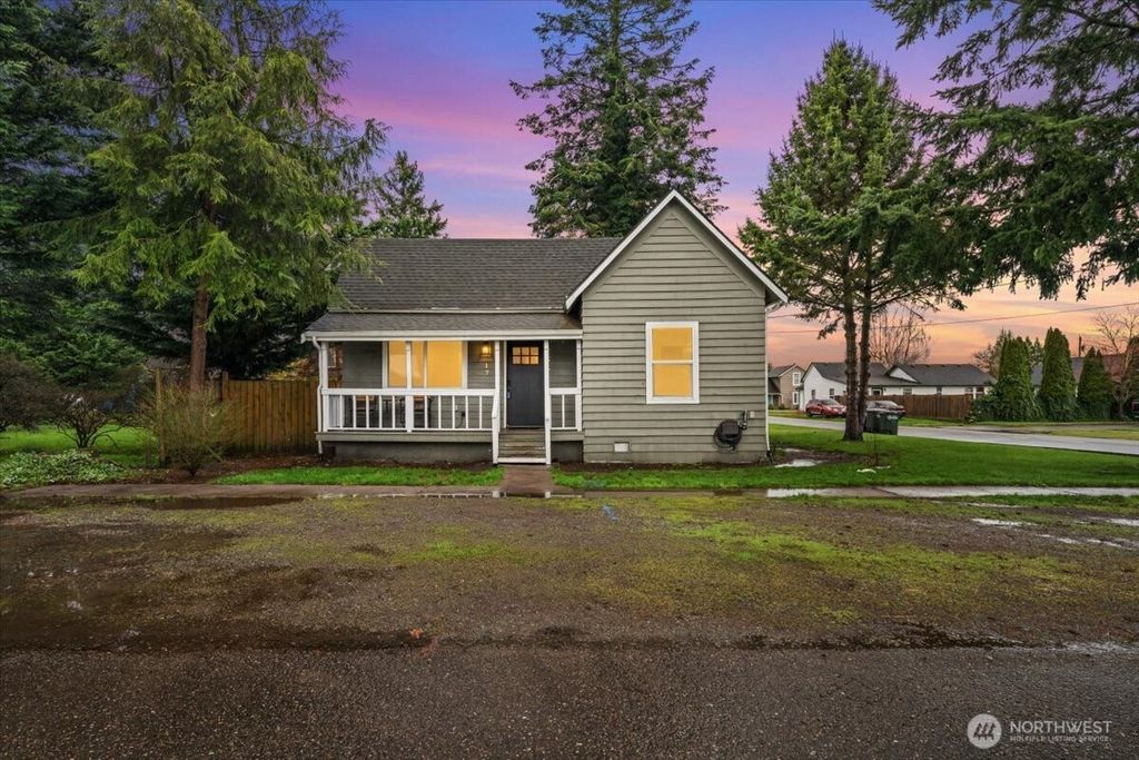 Photo of 517 Dundass Avenue, Buckley, WA 98321 (MLS # 2494026)