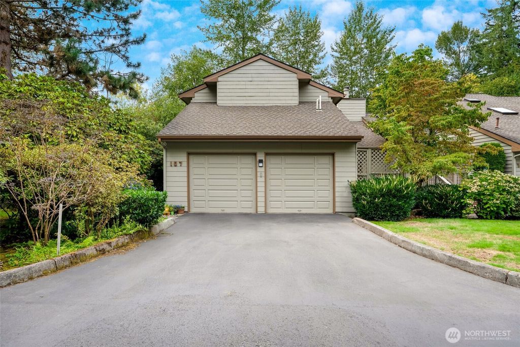 Photo of 107 143rd Avenue SE, Bellevue, WA 98007 (MLS # 2427302)