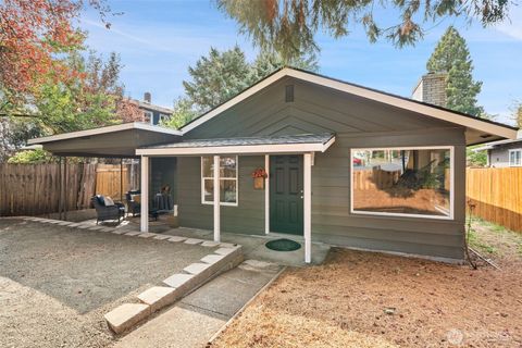 Photo of 127 W Alder Street, Shelton, WA 98584 (MLS # 2437658)