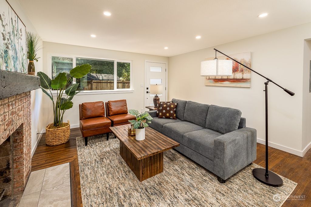 Photo of 13002 Sunnyside Avenue N, Seattle, WA 98133 (MLS # 2160837)