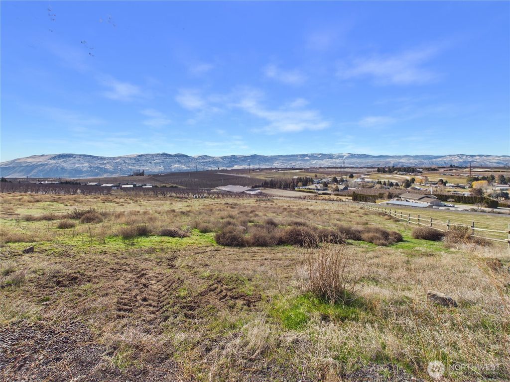 Photo of 236 S Partridge Lane, East Wenatchee, WA 98802 (MLS # 2482766)