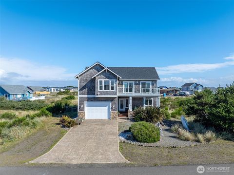 470 W Wind Street Ocean Shores WA 98569