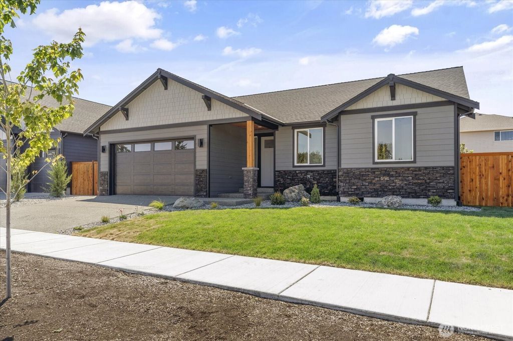 Photo of 900 NW Shire Street, Oak Harbor, WA 98277 (MLS # 2490190)