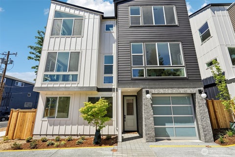 Photo of 1516 NE 147th Street, Shoreline, WA 98155 (MLS # 2530294)