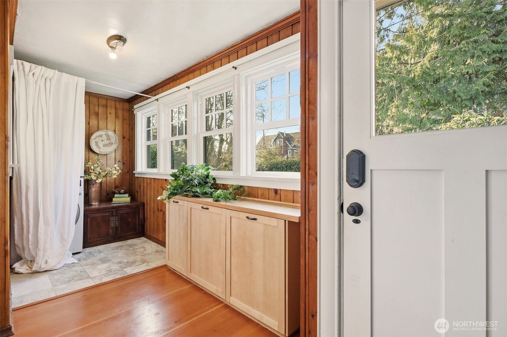 Photo of 932 N 70th Street, Seattle, WA 98103 (MLS # 2478993)