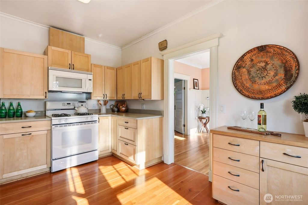 Photo of 932 N 70th Street, Seattle, WA 98103 (MLS # 2478993)