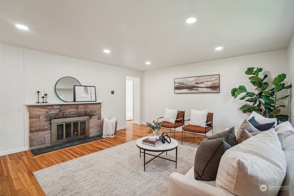 Photo of 2024 NE 177th Street, Shoreline, WA 98155 (MLS # 2285072)