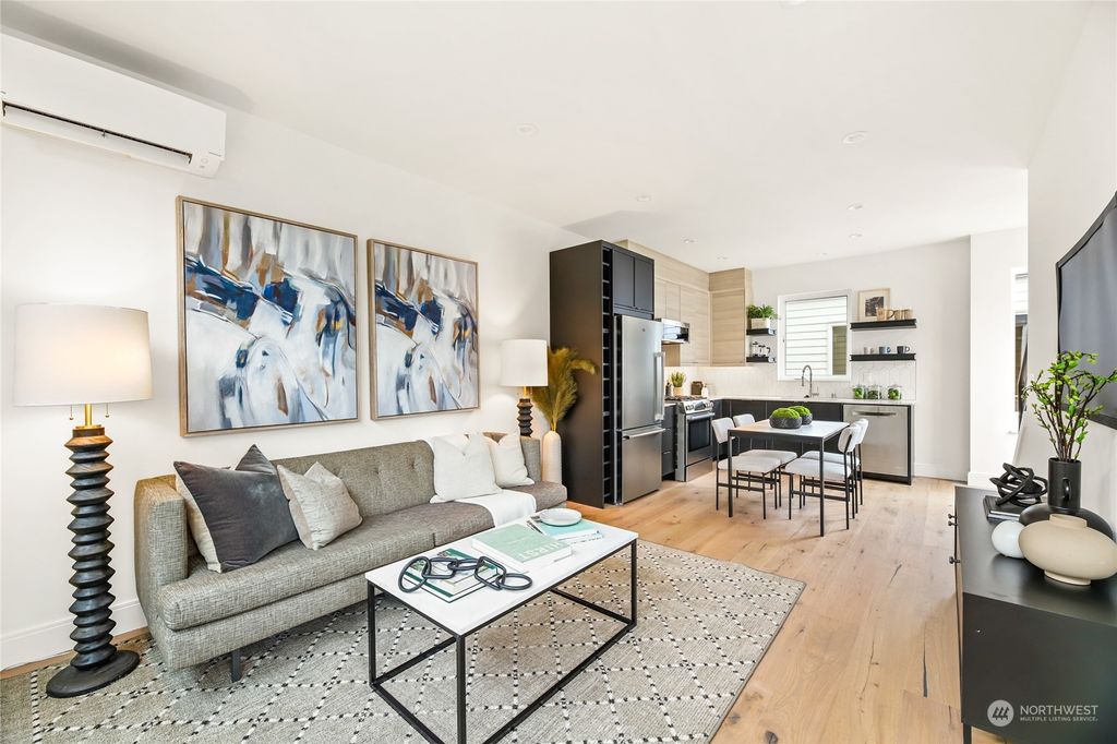 Photo of 125 29th Avenue #B, Seattle, WA 98122 (MLS # 2184751)