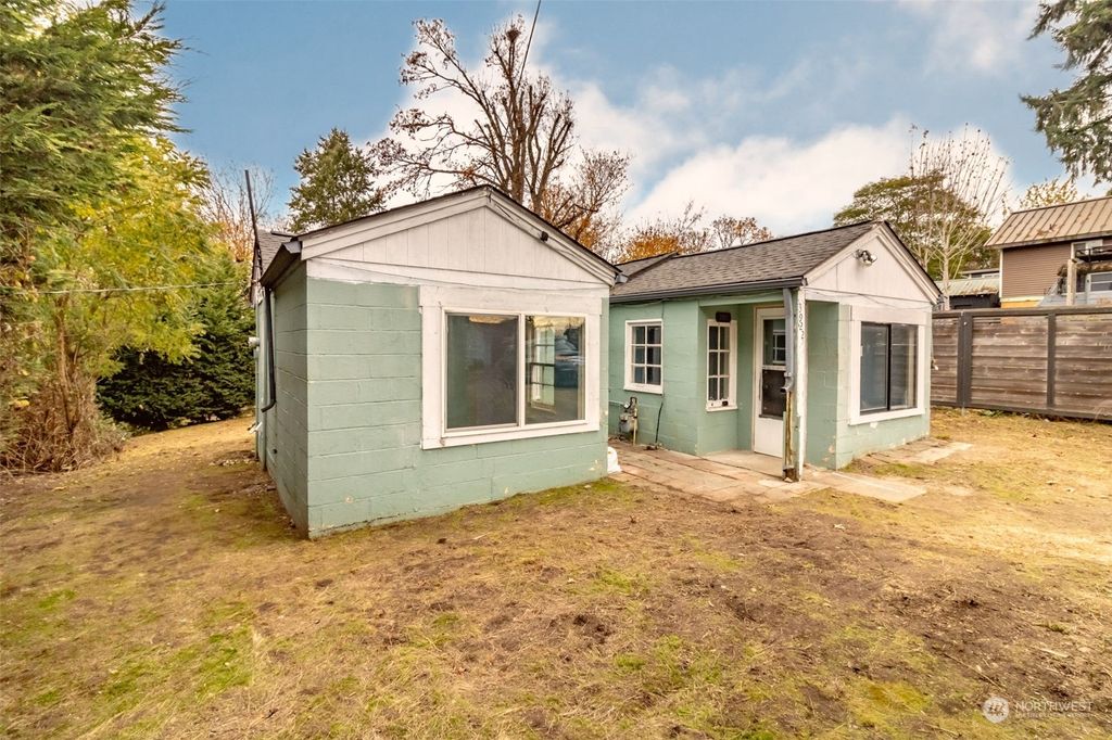 Photo of 3922 S 113th Street, Tukwila, WA 98168 (MLS # 2023622)