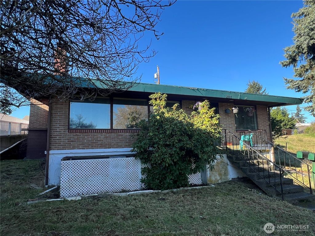 Photo of 3916 Rucker Avenue, Everett, WA 98201 (MLS # 2480830)