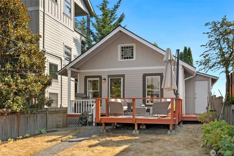 Photo of 917 NE 72ND Street, Seattle, WA 98115 (MLS # 2595612)