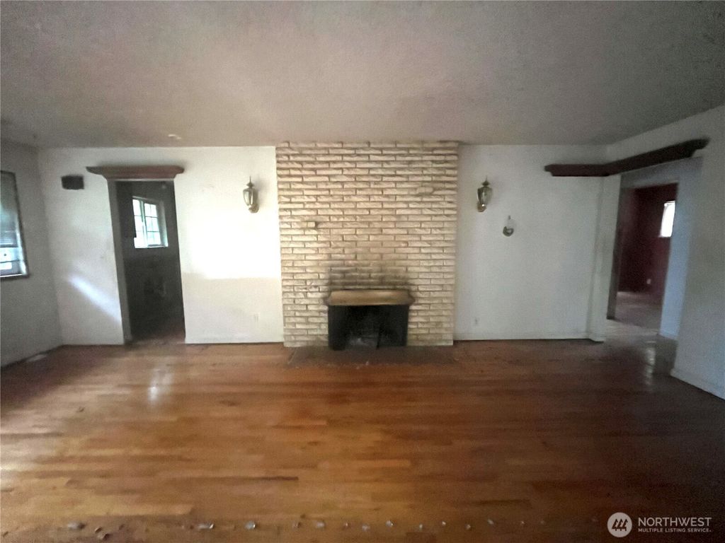 Photo of 16919 12th Place NE, Shoreline, WA 98511 (MLS # 2474991)