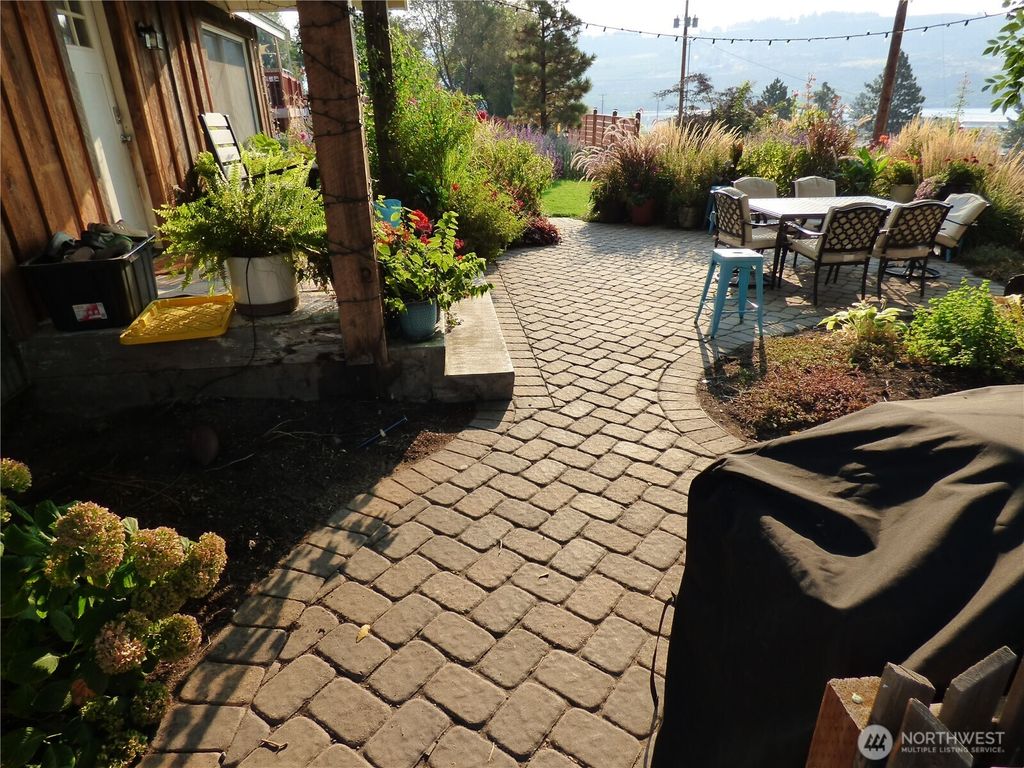 Photo of 304 Pearl Street, Pateros, WA 98846 (MLS # 2499912)