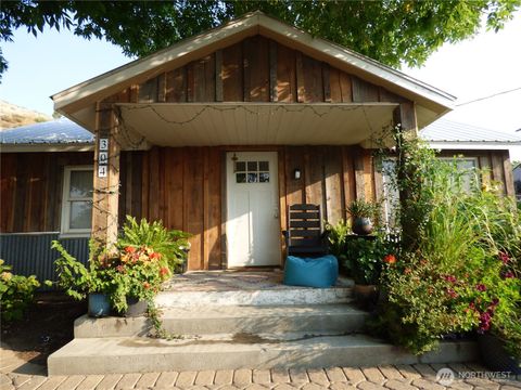 Photo of 304 Pearl Street, Pateros, WA 98846 (MLS # 2499912)