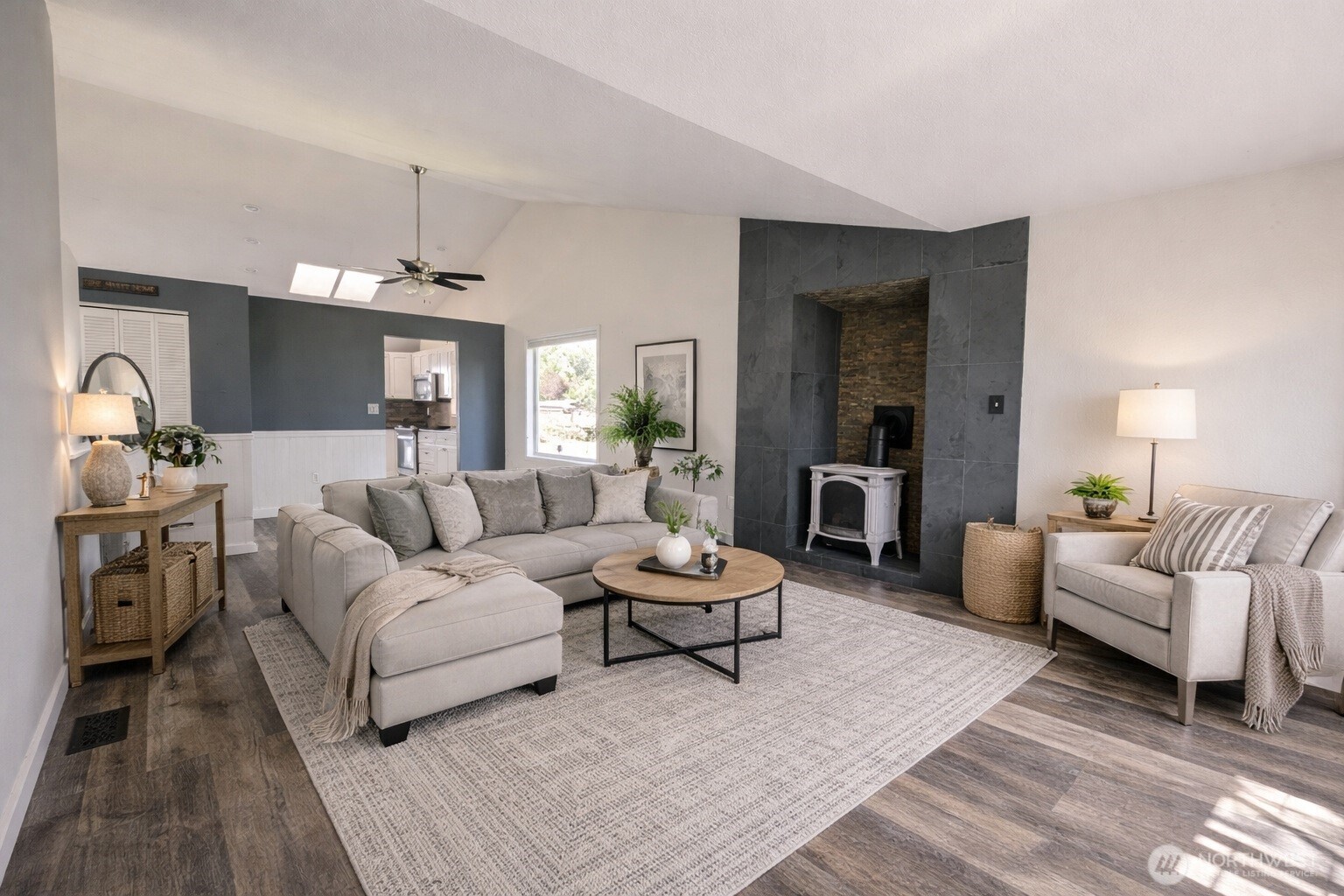8928 Applegate Loop SW