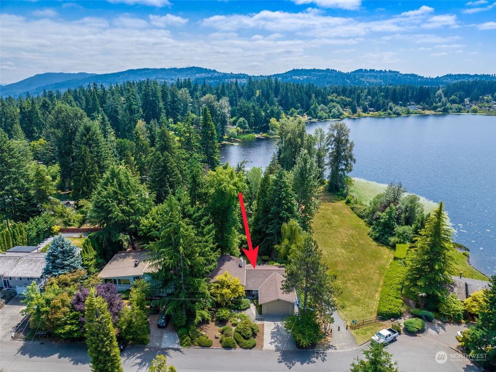 Photo of 16405 SE 16th Street, Bellevue, WA 98008 (MLS # 2136609)